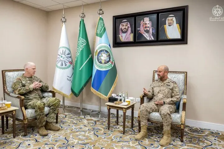 جزئیات دیدار رئیس ستاد ارتش عربستان و فرمانده نیروی زمینی سنتکام
