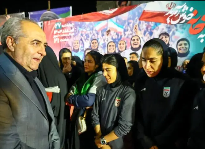 تصاویر؛ استقبال مردم تبریز از بانوان ملی‌پوش