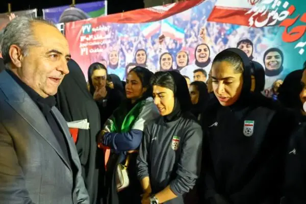 تصاویر؛ استقبال مردم تبریز از بانوان ملی‌پوش