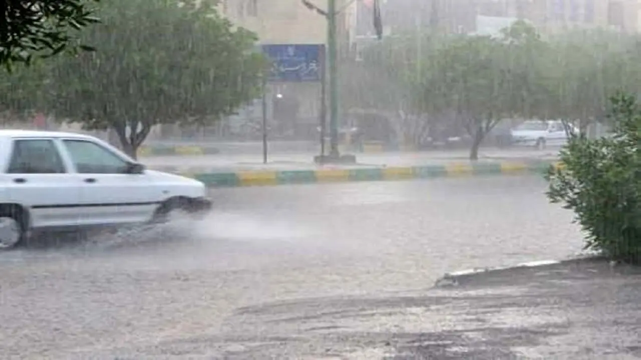 ببینید؛ جادهٔ اسالم به الماس در اردبیل زیر آب رفت