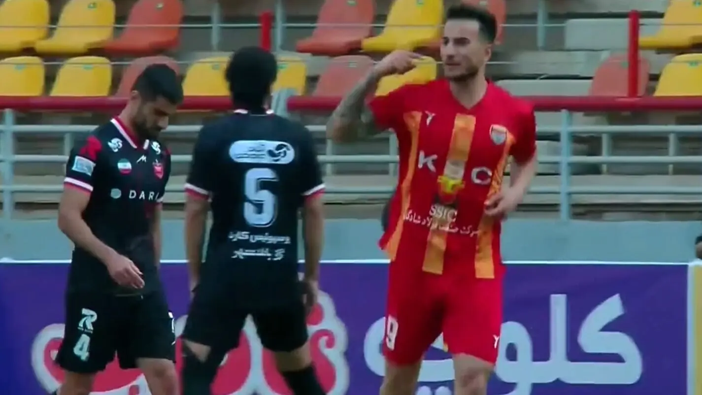 ببینید؛ گل اول فولاد به پرسپولیس توسط محروقی در دقیقه 21
