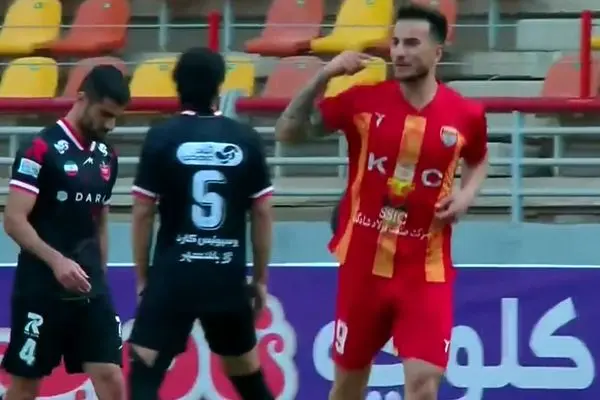 ببینید؛ گل اول فولاد به پرسپولیس توسط محروقی در دقیقه 21