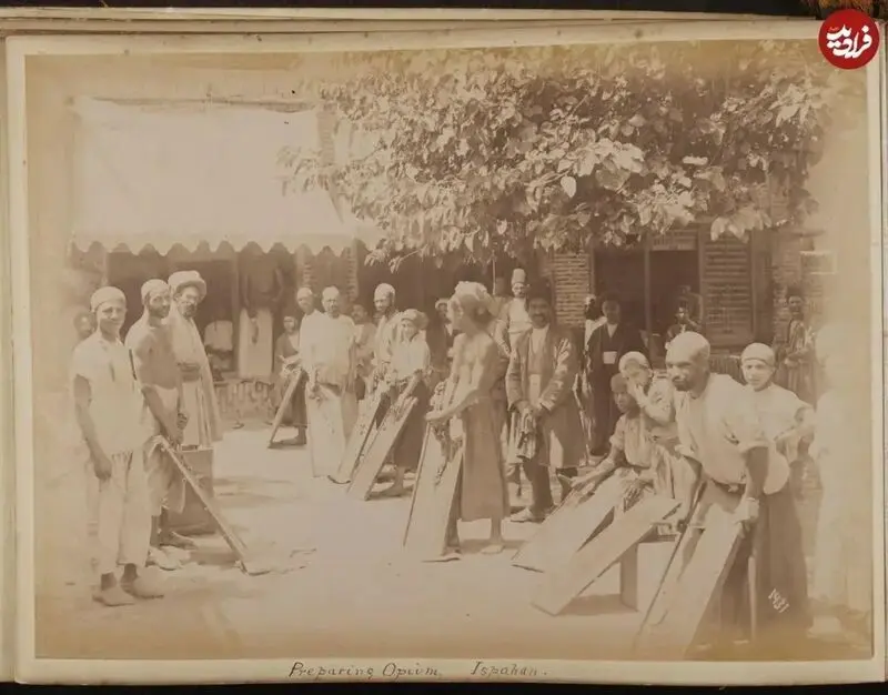 کارگران کارگاه تریاک