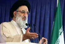 امام جمعه کرج: داشتن مواد هسته‌ای بازدارندگی دارد و لازم نیست حتی تبدیل به بمب شود