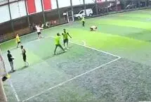 لحظه مرگ جوان ۲۰ ساله هنگام بازی فوتبال