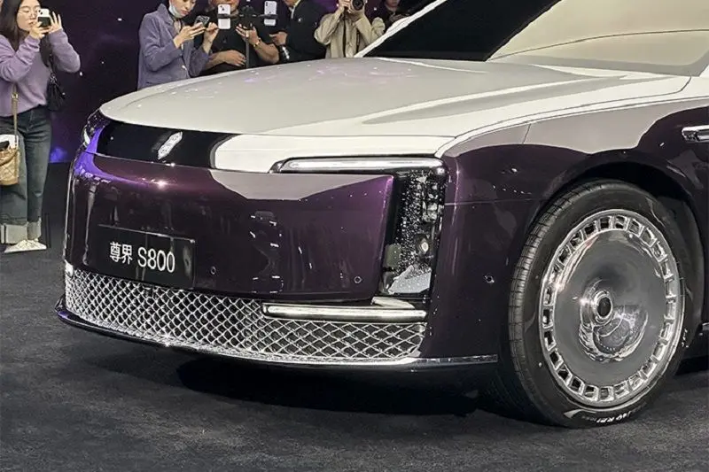 مکسترو اس 800 نمای جلو