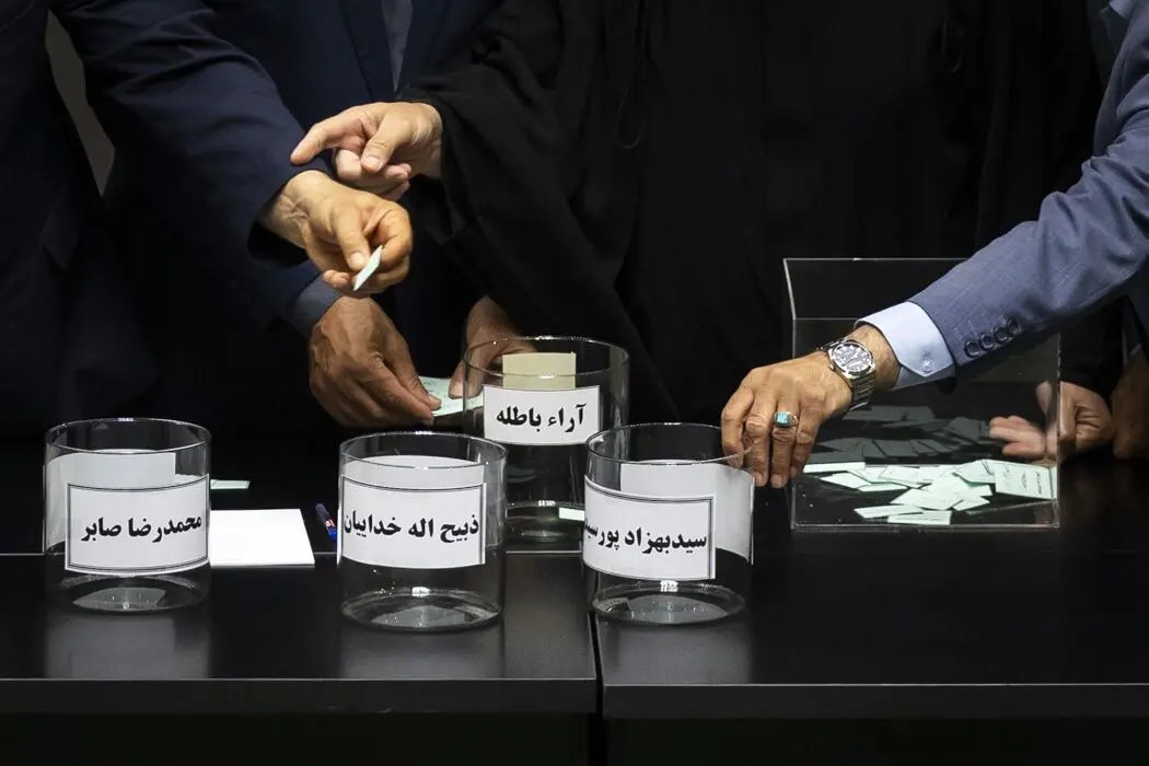 حواشی جلسه امروز مجلس؛ رسایی سوژه عکاسان شد