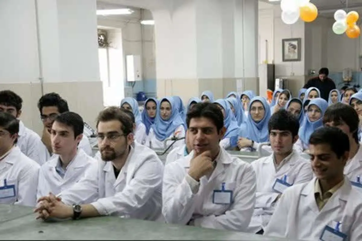 چالشهای ناتمام رشته پزشکی/ کلاسها به صورت فلهای تشکیل میشود
