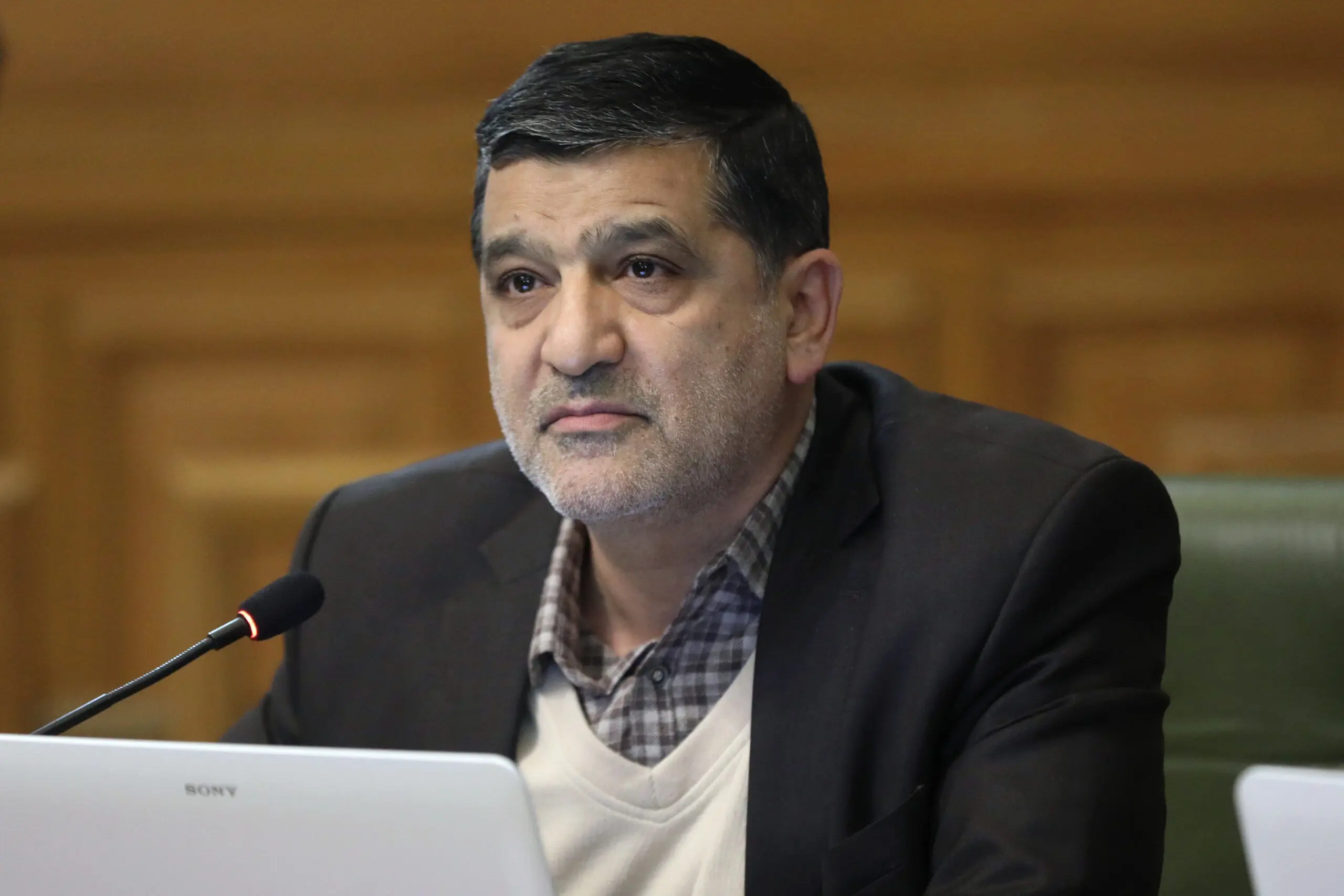عضو شورای شهر تهران: زاکانی وعده های بزرگ می دهد اما توان اجرای آنها را ندارد 