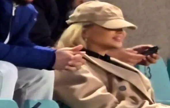 ببینید؛ همسر اوستون اورونوف تماشاچی ویژه بازی پرسپولیس-پیکان