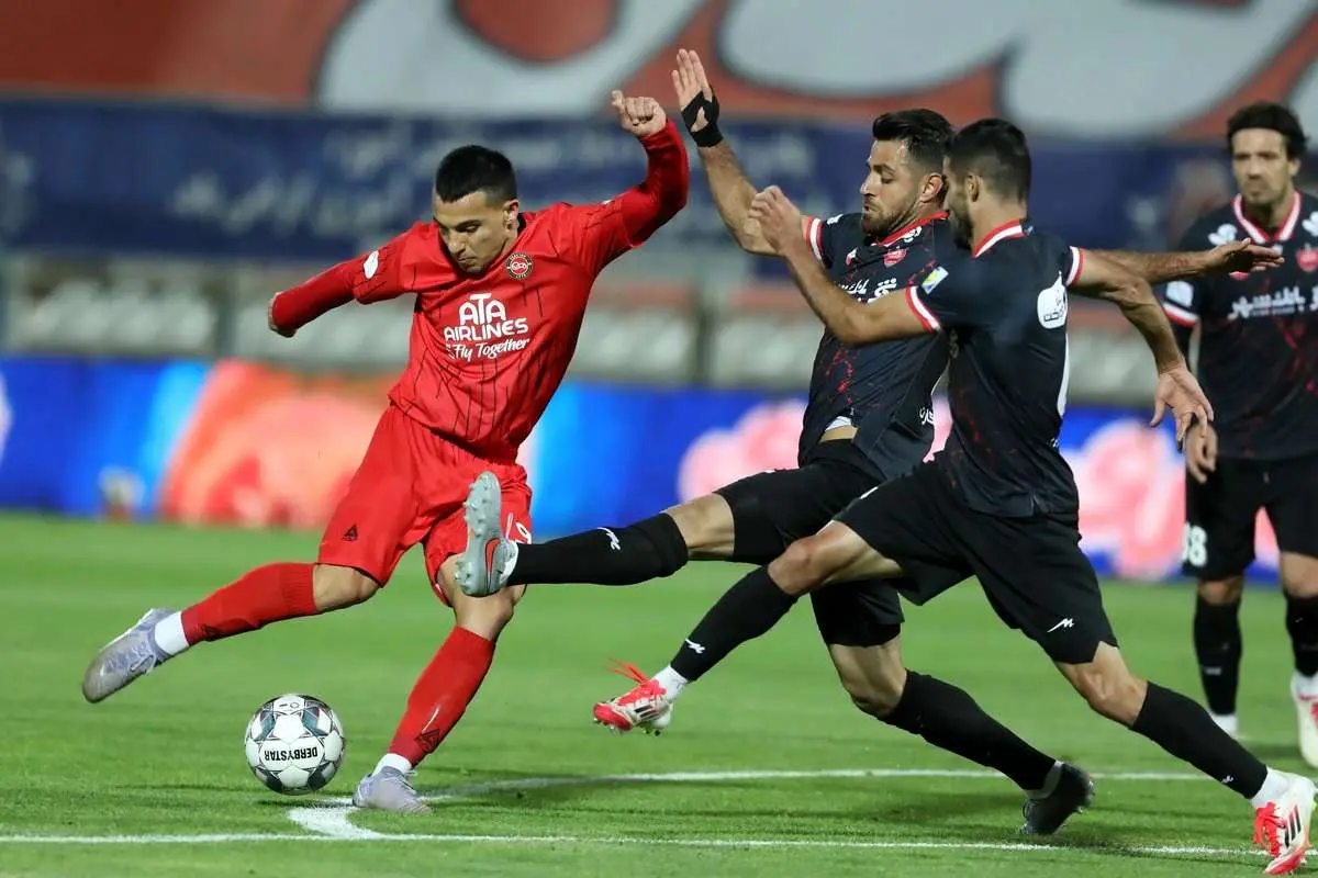 تعویق بازی تراکتور – پرسپولیس؛ چه کسی سود می‌کند؟

