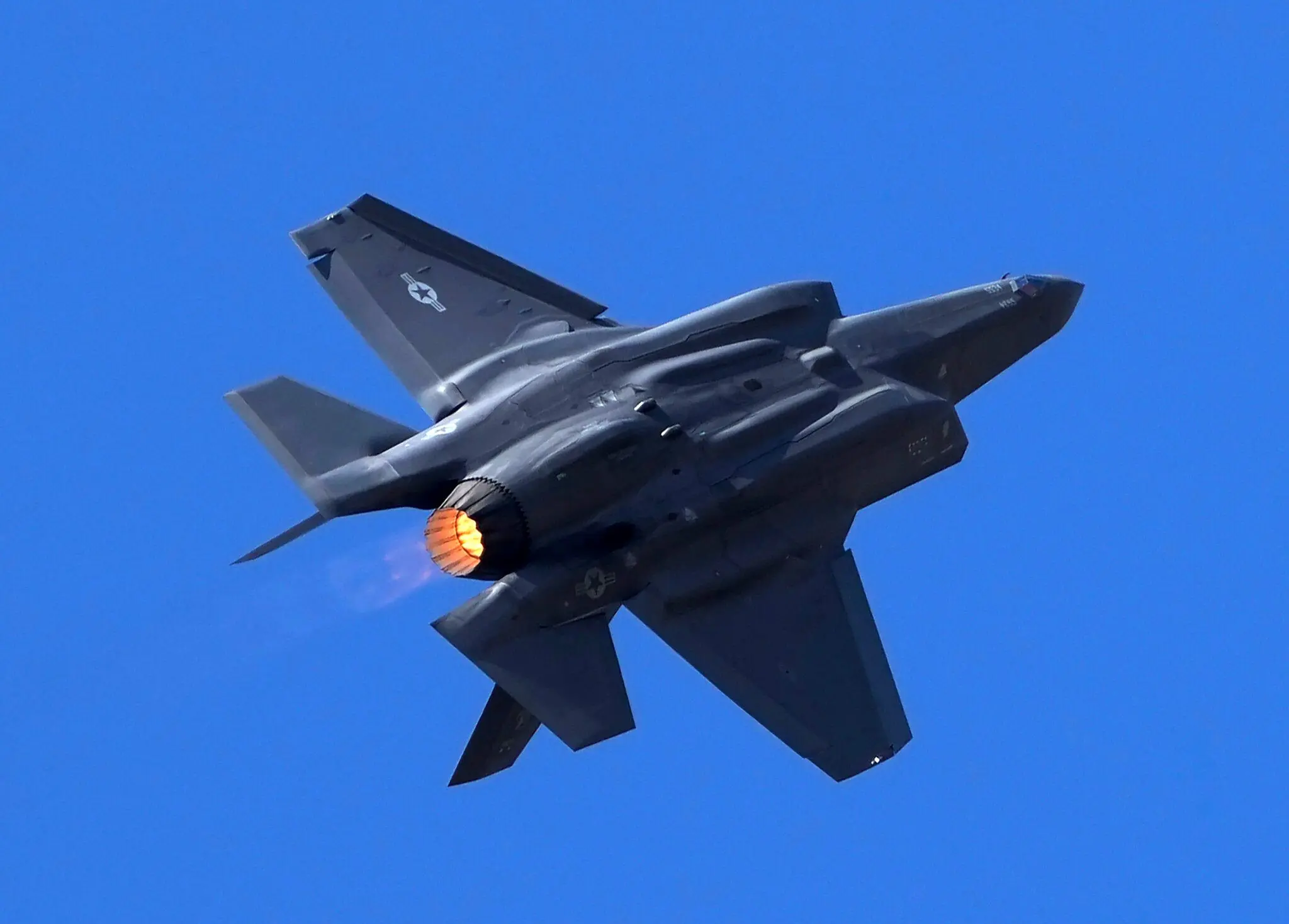 ادعای فرمانده آمریکایی: یک موشک هم از طرف ایران به‌ جنگنده‌های ما شلیک نشد