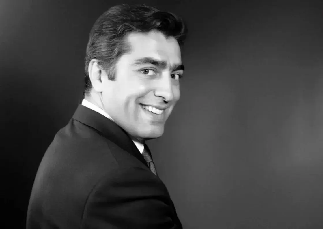 «فردین» در مغازه اش و در کنار پسرش سیاوش و رضا صفایی پور؛ دهه 70 