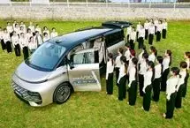 جادارترین مینی‌ون جهان 42 زن را در خود جای داد!