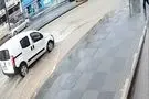 سقوط خودرو در فروچاله ناشی از باران شدید در آنکارا 