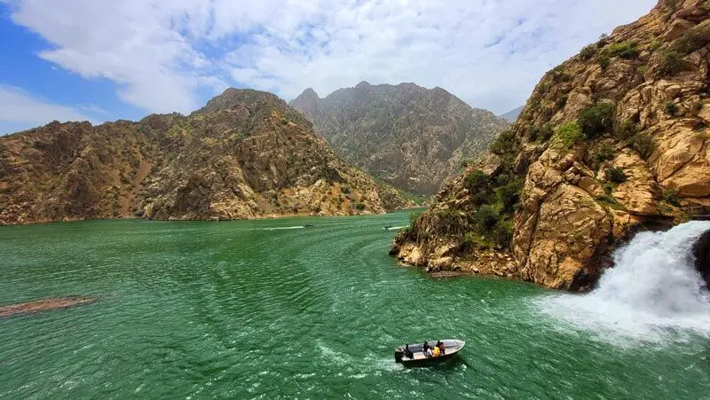 سرریز سد داریان در شهرستان پاوه