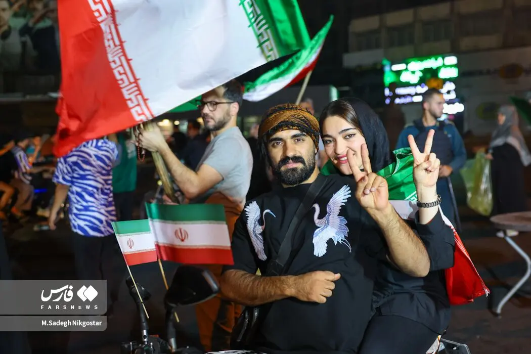 تصاویر؛ شادی تهرانی‌ها پس از حمله ایران به پایگاه آمریکا