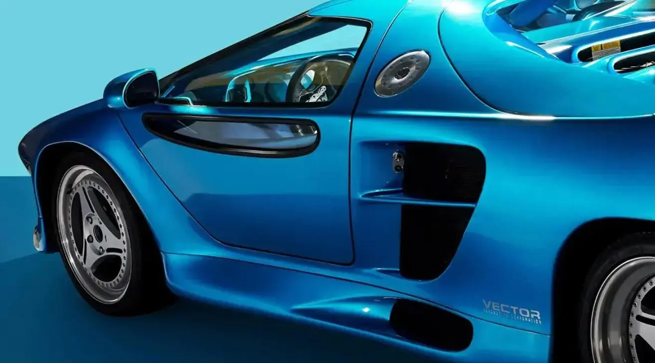 (عکس) کشف خودروی گمشده وکتور M12 پس از ۲۸ سال دوری از بازار