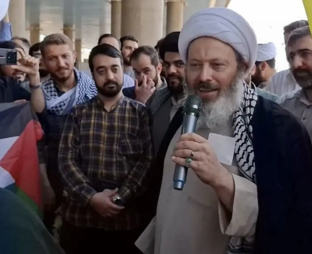 تصاویری از استقبال از غلامرضا قاسمیان پس از ورود به کشور