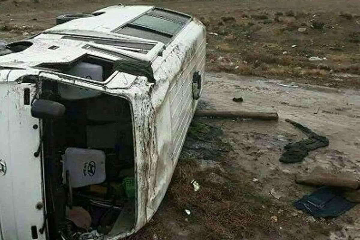 واژگونی ون زائران ایرانی در جاده نجف – مهران با ۱۰ مصدوم