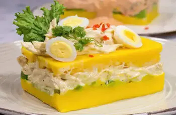 طرز تهیه کائوسا رِیِنا؛ طعم متفاوت پوره سیب‌زمینی در یک غذای پرویی