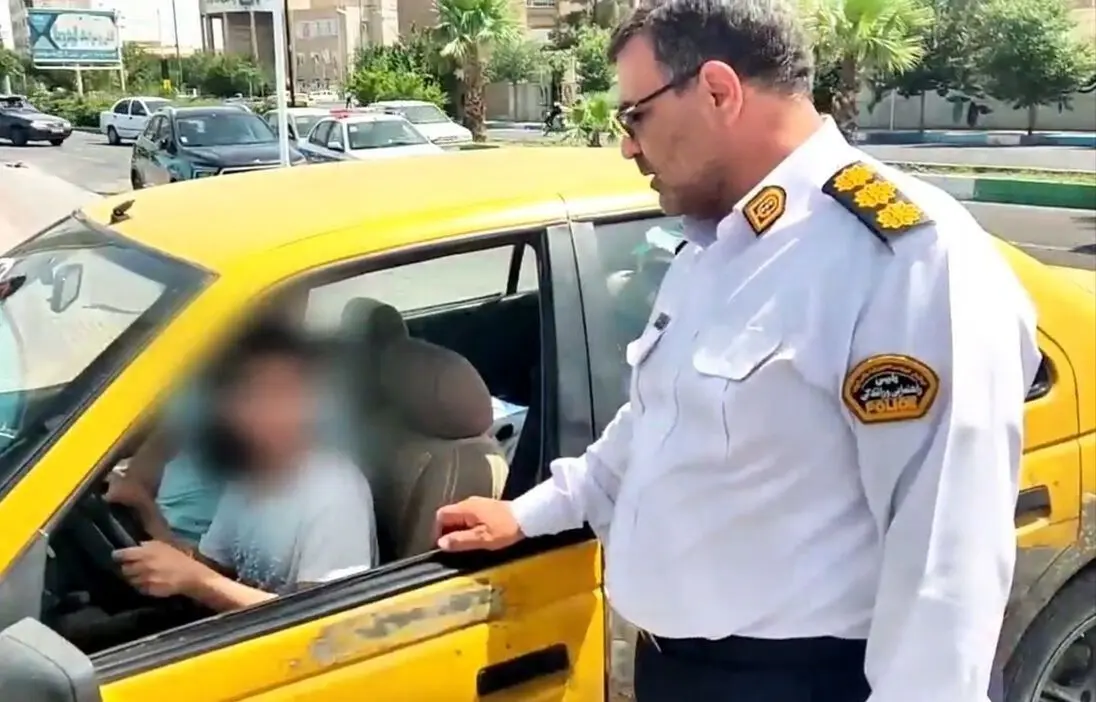 رانندگی دختر ۱۳ ساله با تاکسی در ساوه