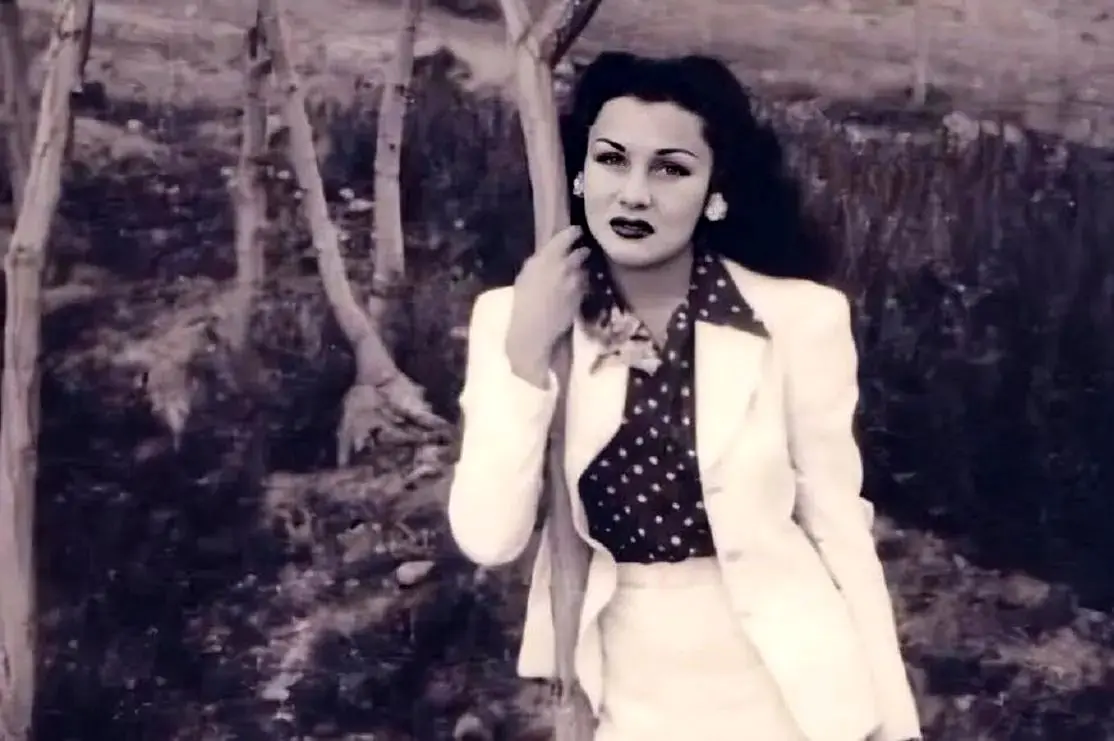 «فوزیه، ملکه مصری ایران» در کنار خواهرش فائزه در سوئیس؛ اوایل دهه 1310 