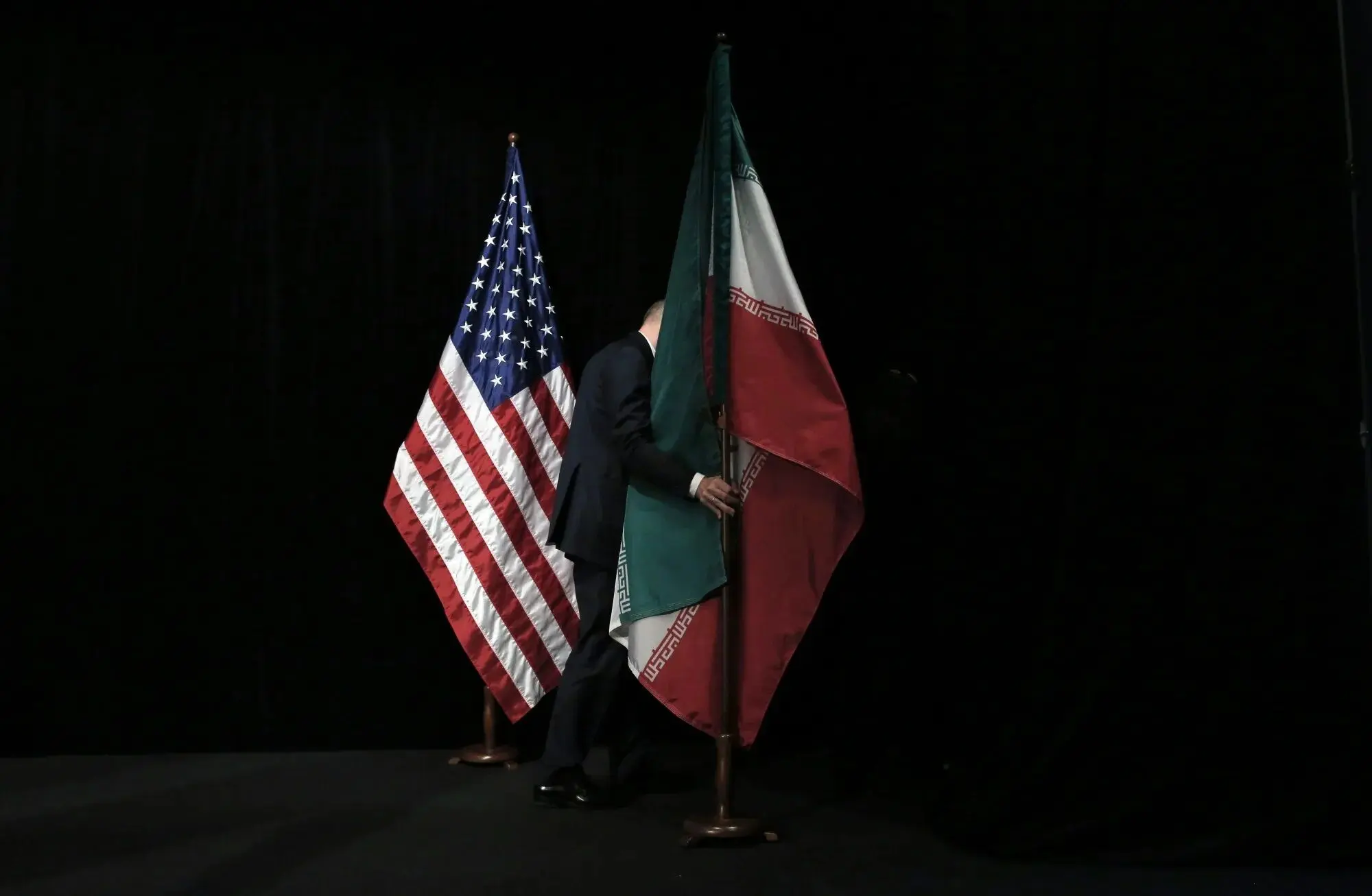 سناریوهای پیش روی تهران و واشنگتن/ بهار ۱۴۰۵ فصل قدم زدن روی لبه تیغ است
