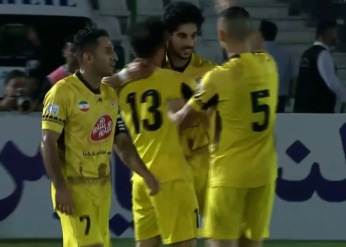 ببینید؛ گل اول فجرسپاسی به پرسپولیس توسط شهابی دقیقه ۱۴ 