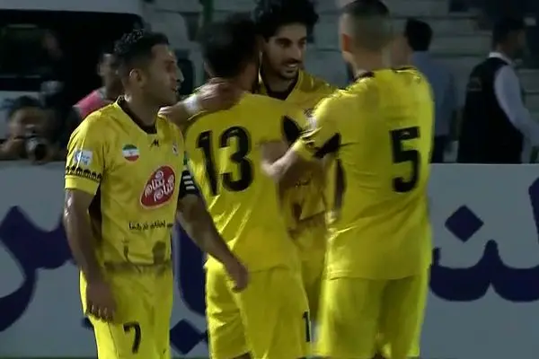 ببینید؛ گل اول فجرسپاسی به پرسپولیس توسط شهابی دقیقه ۱۴ 