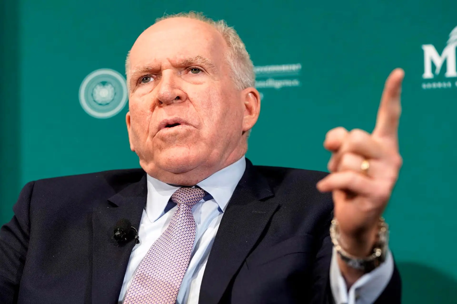 مدیر سابق سیا: ترامپ تهدیدی برای امنیت ملی آمریکاست