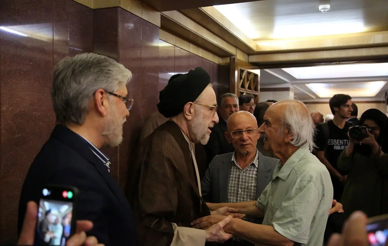 تصاویر سید محمد خاتمی و شفیعی کدکنی در حاشیه یک مراسم