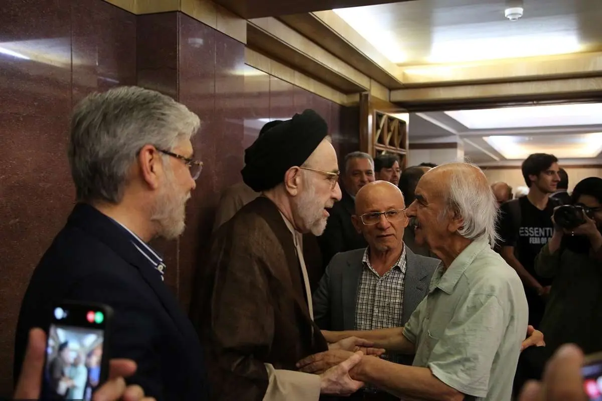 تصاویر سید محمد خاتمی و شفیعی کدکنی در حاشیه یک مراسم