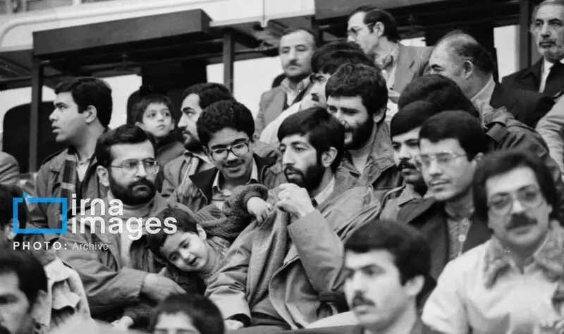 عکسی از جوانی‌های شهید کمال خرازی و حدادعادل در ورزشگاه آزادی/ تصاویری از دیپلمات شهید در کنار امام، رهبر شهید انقلاب، محسن رضایی و صیاد شیرازی