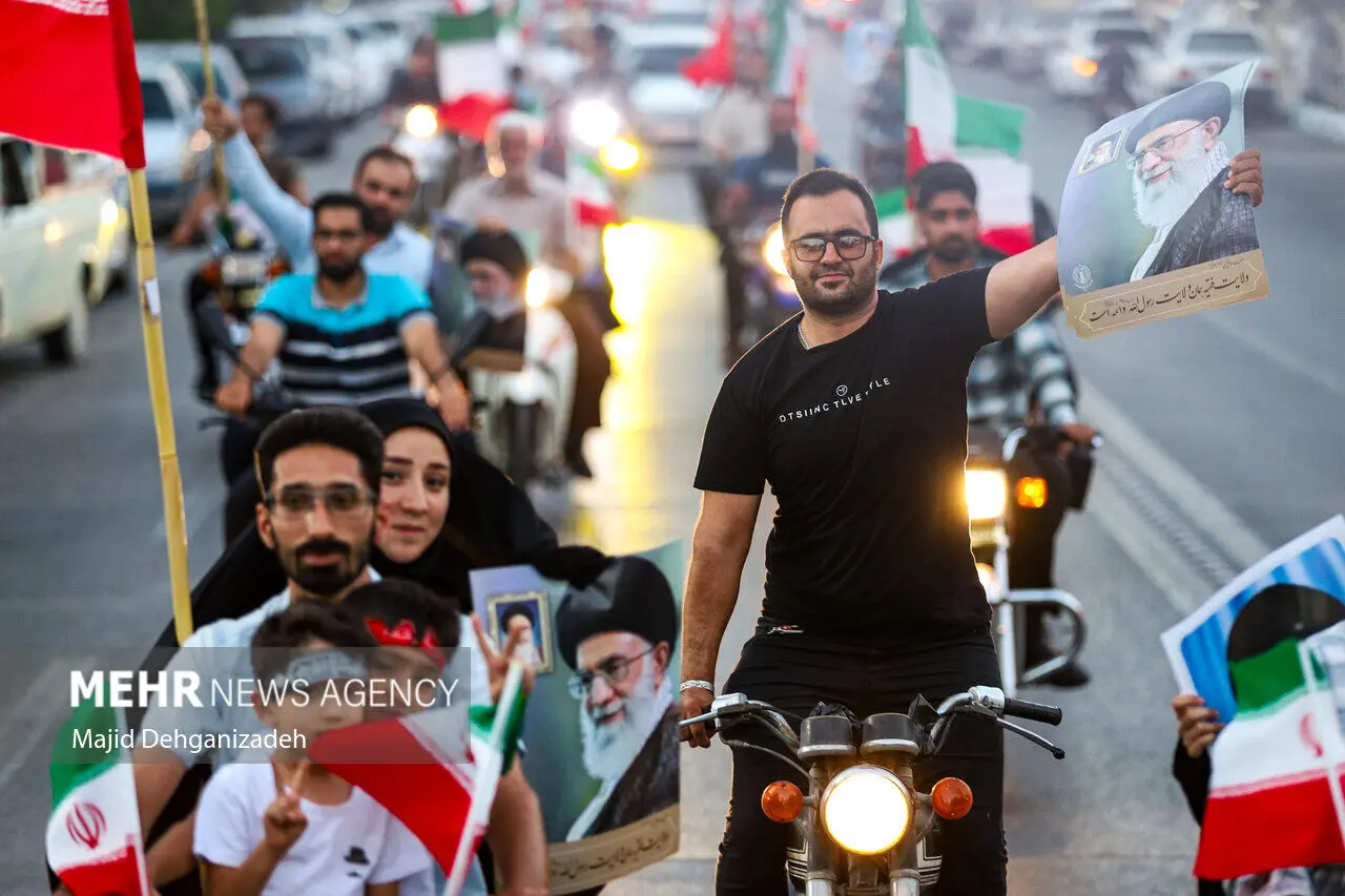 تصاویر؛ کاروان موتوری «همپای موشک‌ها» در یزد