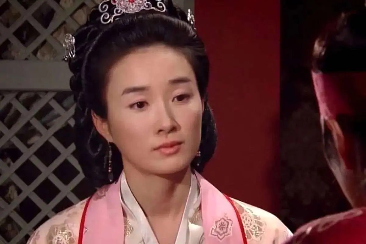 «بانو یوها، مادر جومونگ» در 27 سالگی سر سفرۀ عقد