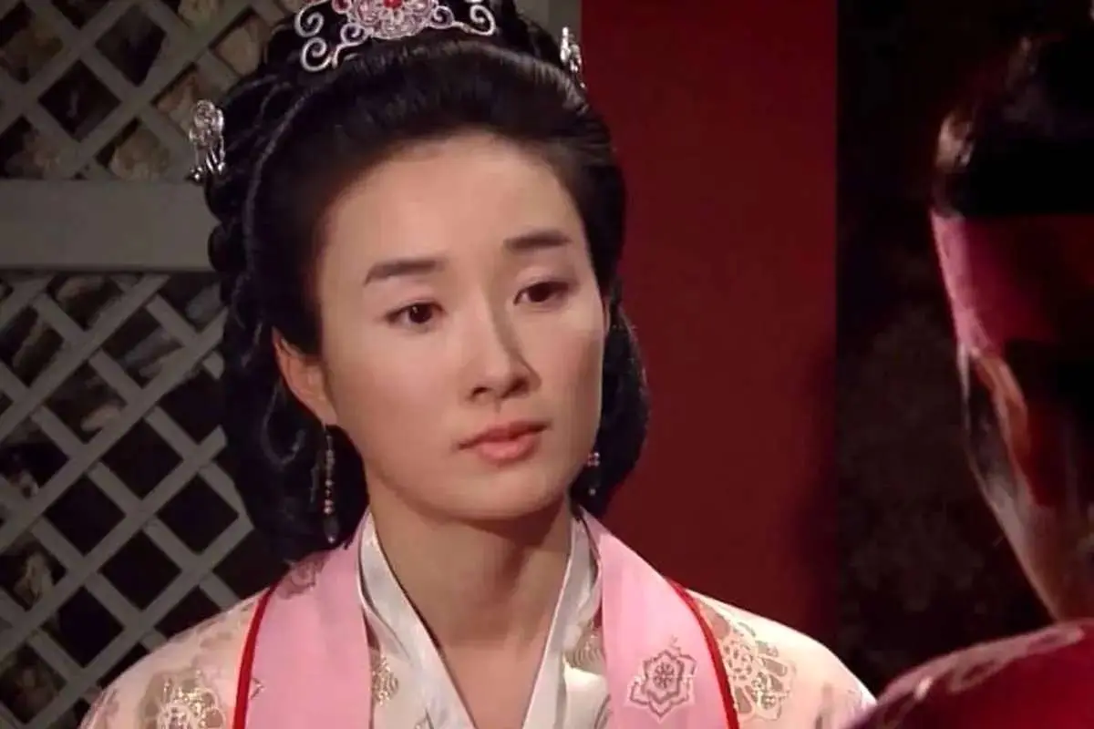 «بانو یوها، مادر جومونگ» در 27 سالگی سر سفرۀ عقد