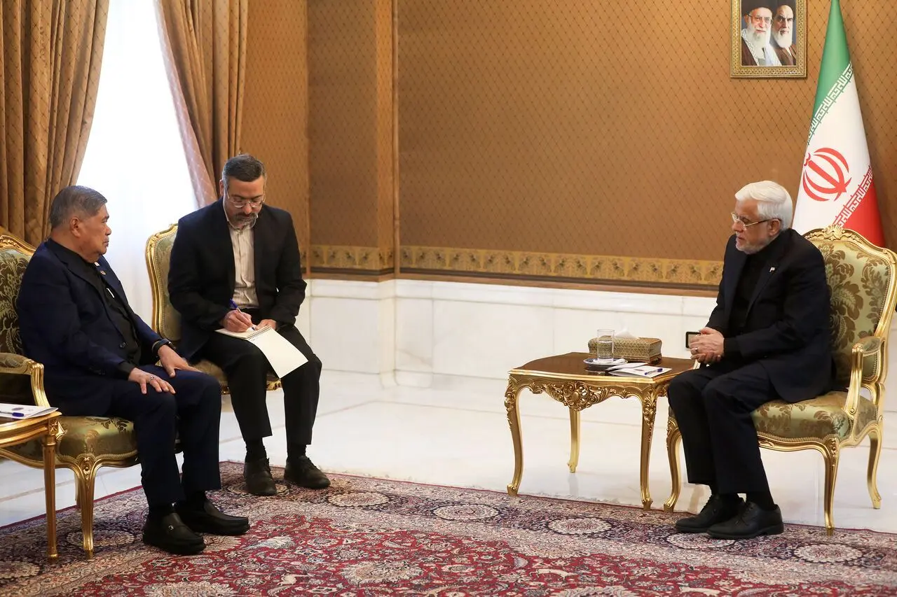 عارف: ایران خواهان توسعه جدی روابط با مالزی است