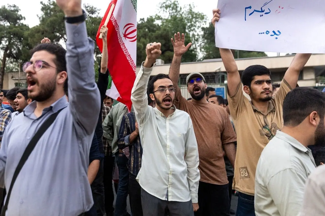 تصاویر؛ تجمع دانشجویان مقابل سازمان انرژی اتمی