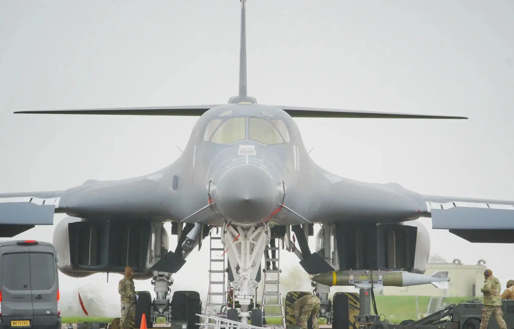 استفاده آمریکا از بمب‌افکن B-1 برای حمله به ایران
