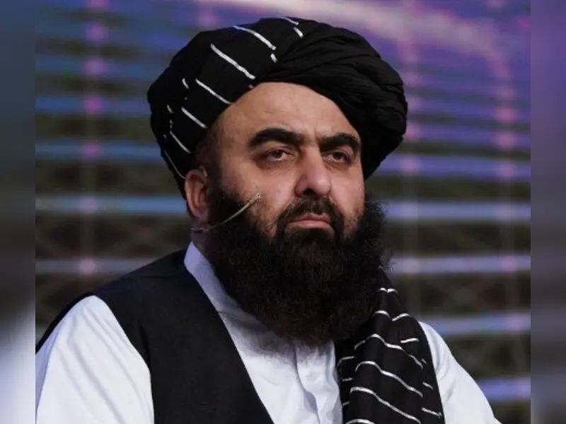 ترفند وزیر خارجه طالبان برای دور ماندن از یک زن!
