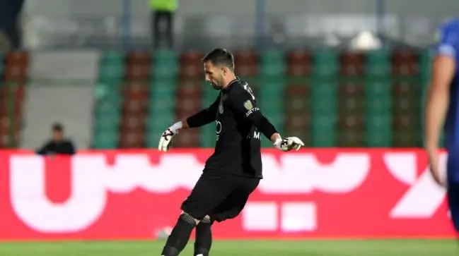 خروج ۲ ستاره خارجی استقلال بعد از حملات هوایی؛ سفر شاید بی‌بازگشت!