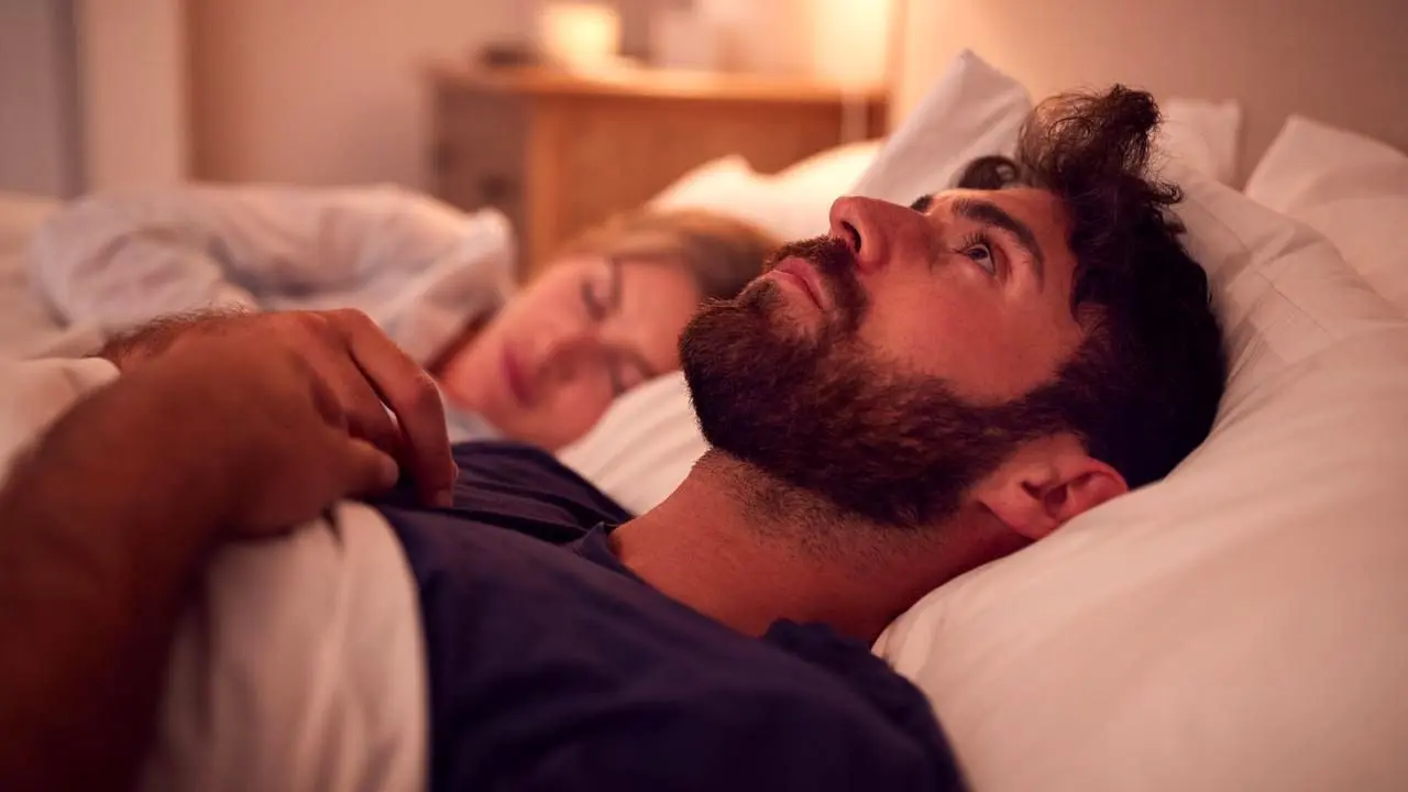فوت و فت زندگی مشترک؛ استرس کار چگونه به خواب همسرتان سرایت می‌کند؟