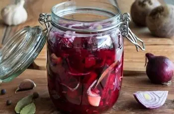 طرز تهیه ترشی پیاز و لبو؛ ترشی رنگی پاییزی 


