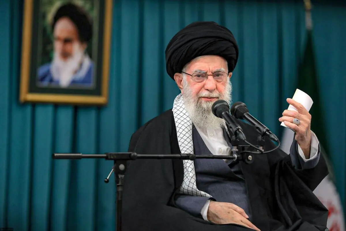 رهبر انقلاب: نظام سیاسی ما برآمده از یک انقلاب عظیم است/ در قضیه هسته‌ای طرح آمریکا صد در صد ضد «ما می‌توانیم» است