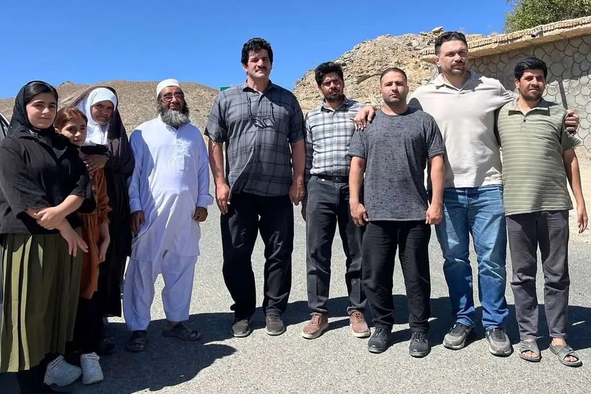 تصاویر؛ دیدار رسول خادم با خانواده امیرمحمد خالقی در روستای محروم