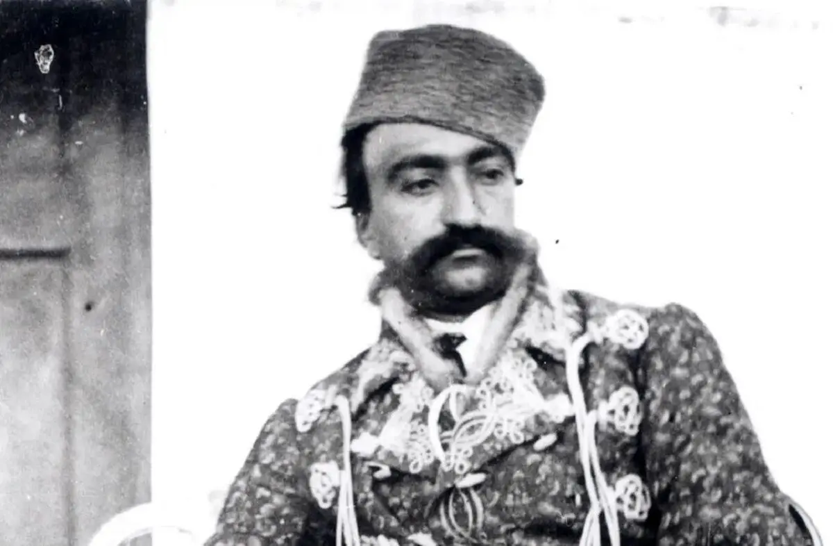 عکس: «ناصرالدین شاه» در کنار نوه روحانی‌اش «سید جواد امامی»