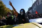 تصاویر؛ دانشجویانی که مقابل پلیس ایستادند و اعتراض کردند