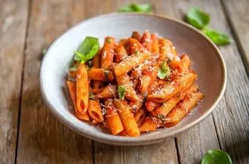 طرز تهیه پاستا گوجه‌ای بدون گوشت و مرغ؛ طعم جدید پاستا


