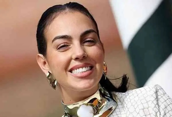 تصویر؛ تیپ اسلامی جورجینا رودریگز در هفته مد ریاض ۲۰۲۵

